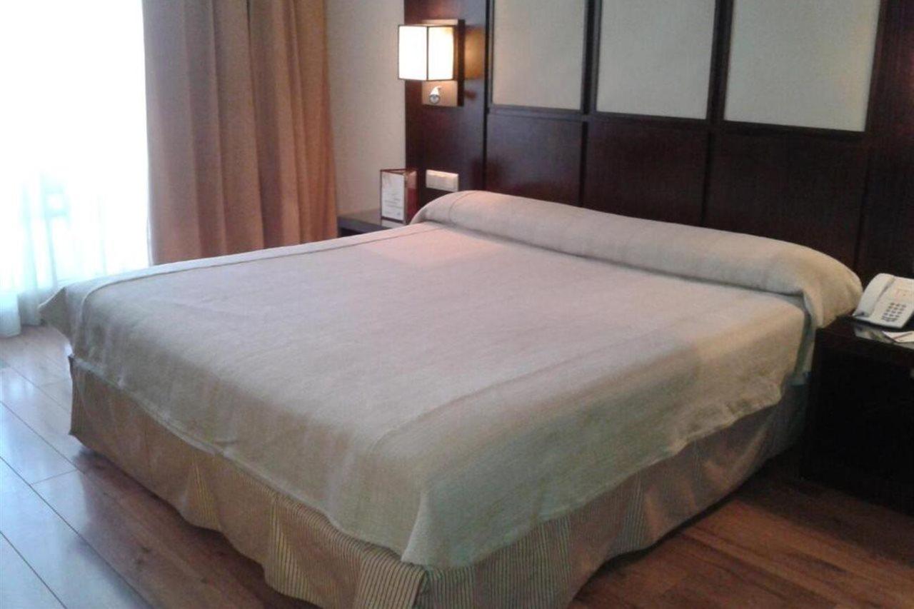 Hotel Isla De La Garena Alcalá de Henares Extérieur photo