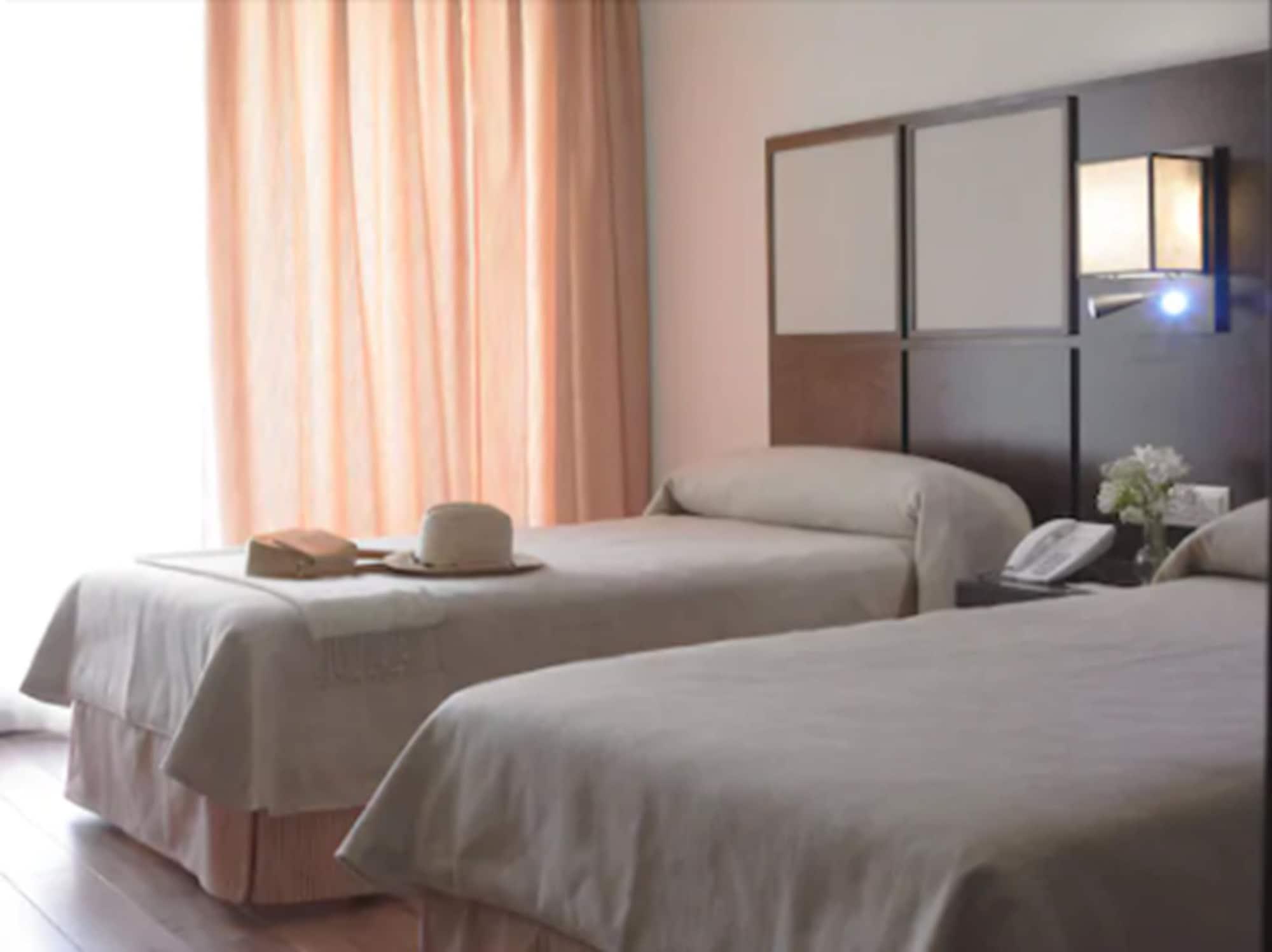 Hotel Isla De La Garena Alcalá de Henares Chambre photo