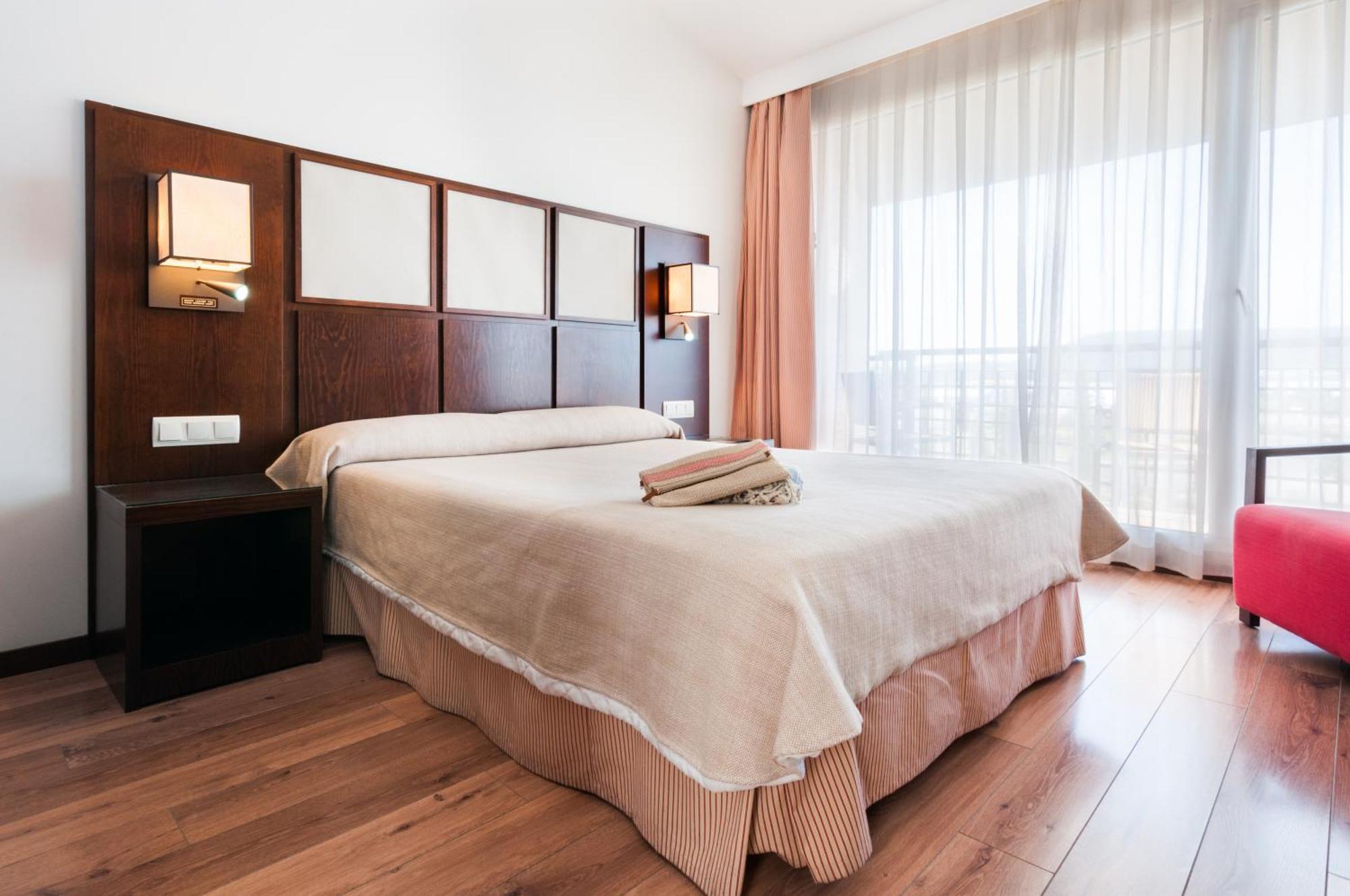 Hotel Isla De La Garena Alcalá de Henares Extérieur photo