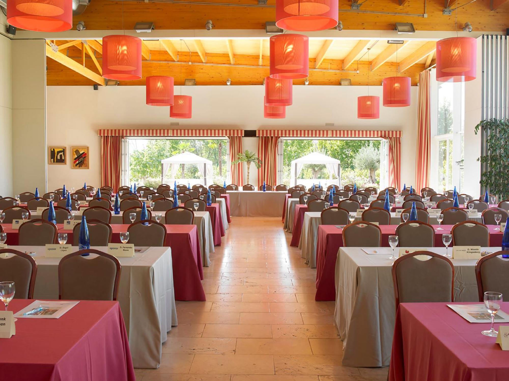 Hotel Isla De La Garena Alcalá de Henares Business photo
