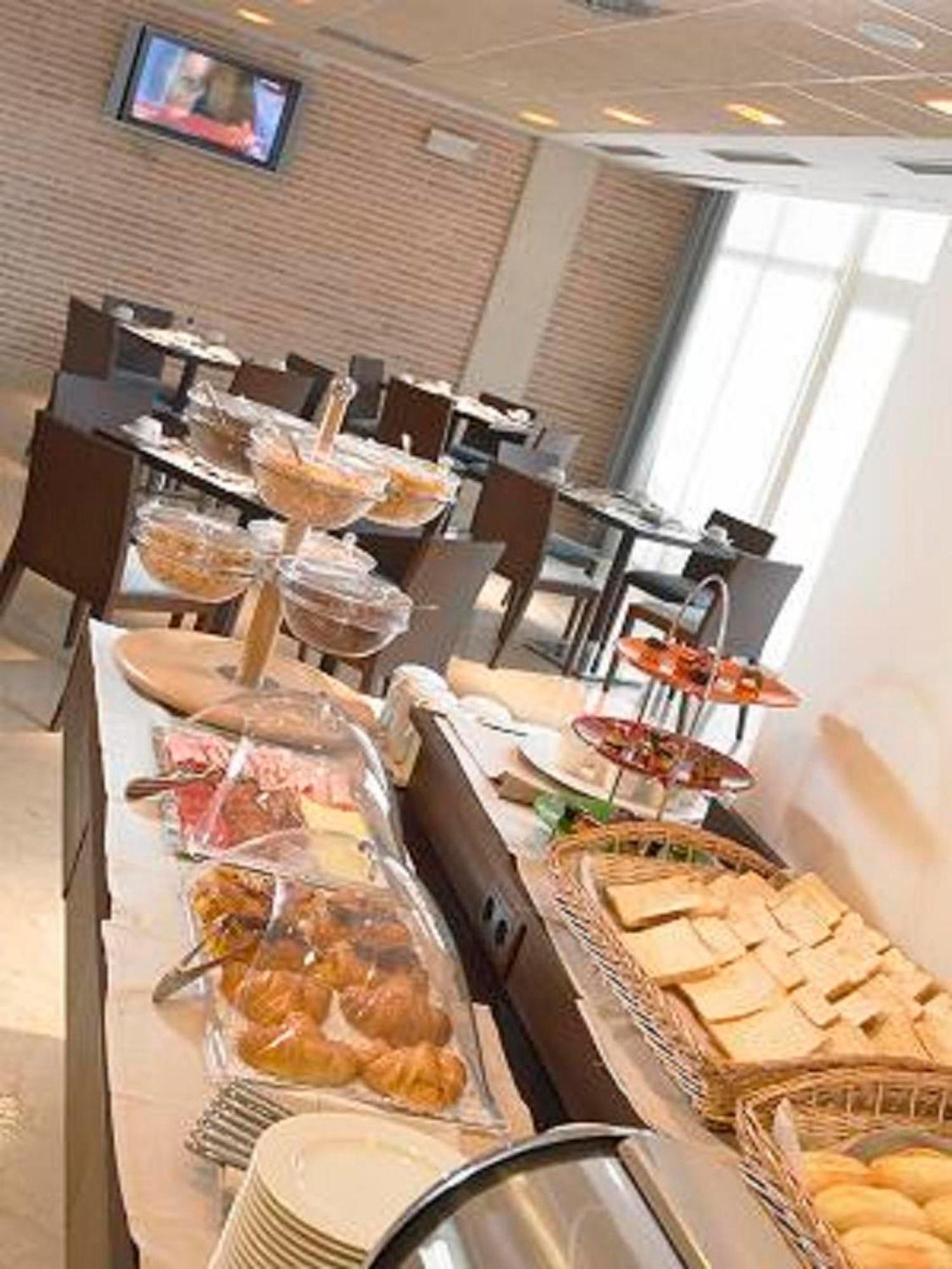 Hotel Isla De La Garena Alcalá de Henares Restaurant photo