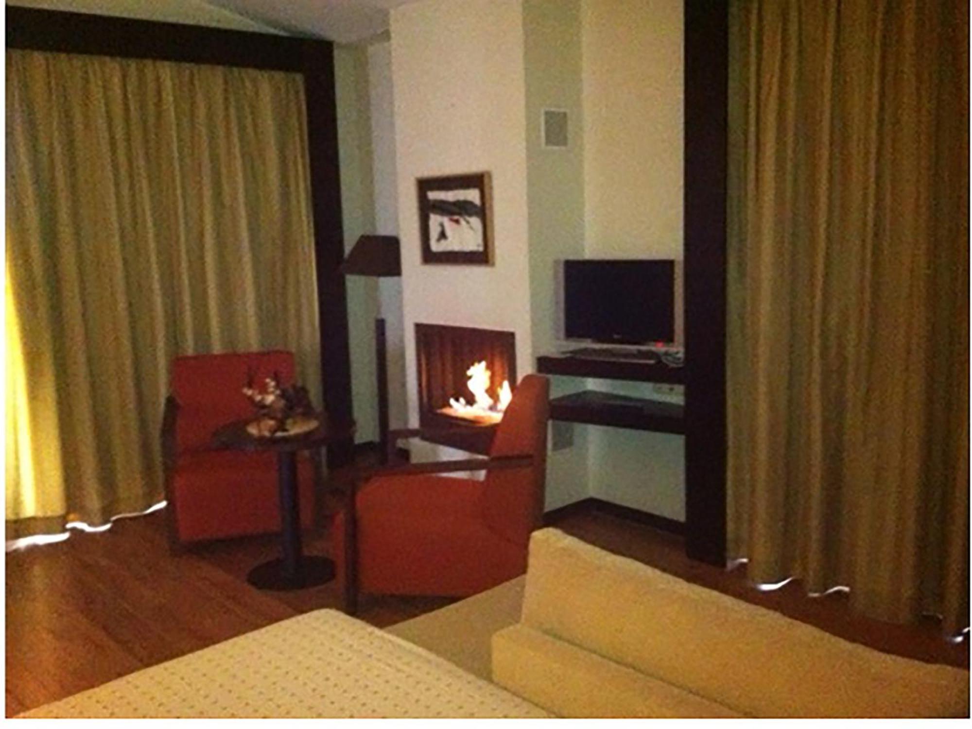 Hotel Isla De La Garena Alcalá de Henares Extérieur photo