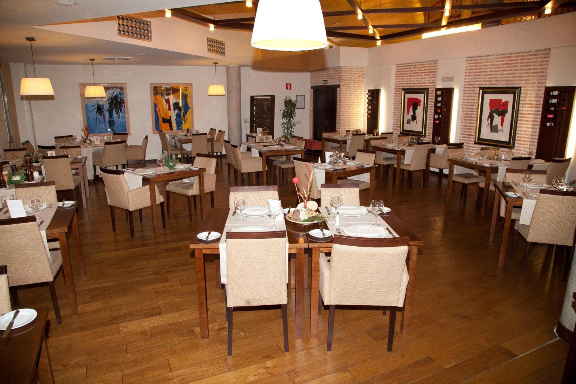 Hotel Isla De La Garena Alcalá de Henares Restaurant photo