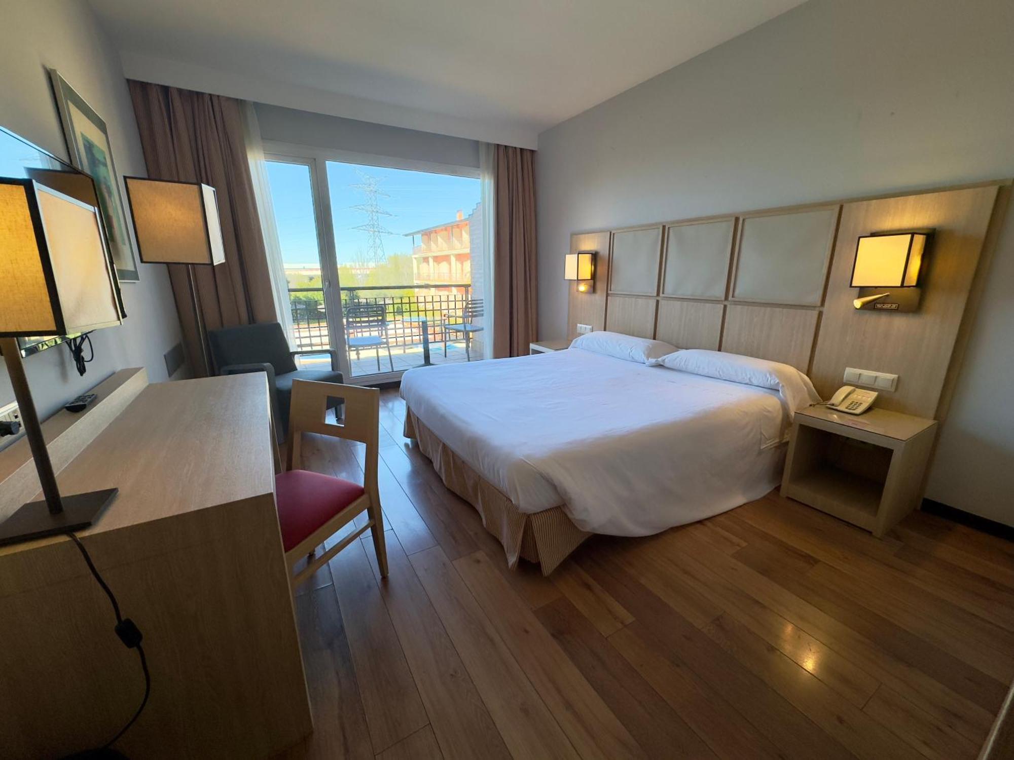 Hotel Isla De La Garena Alcalá de Henares Extérieur photo