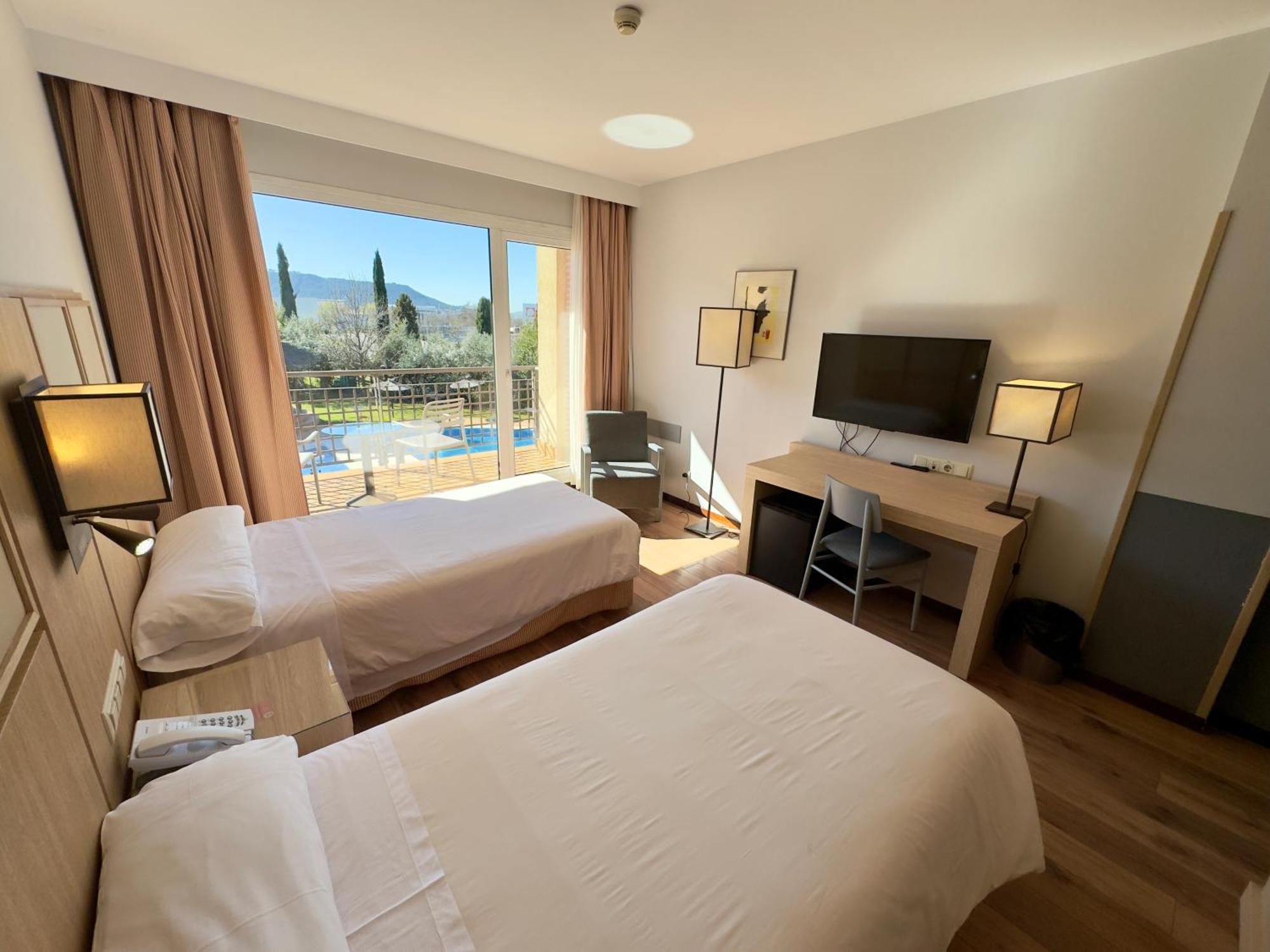 Hotel Isla De La Garena Alcalá de Henares Extérieur photo