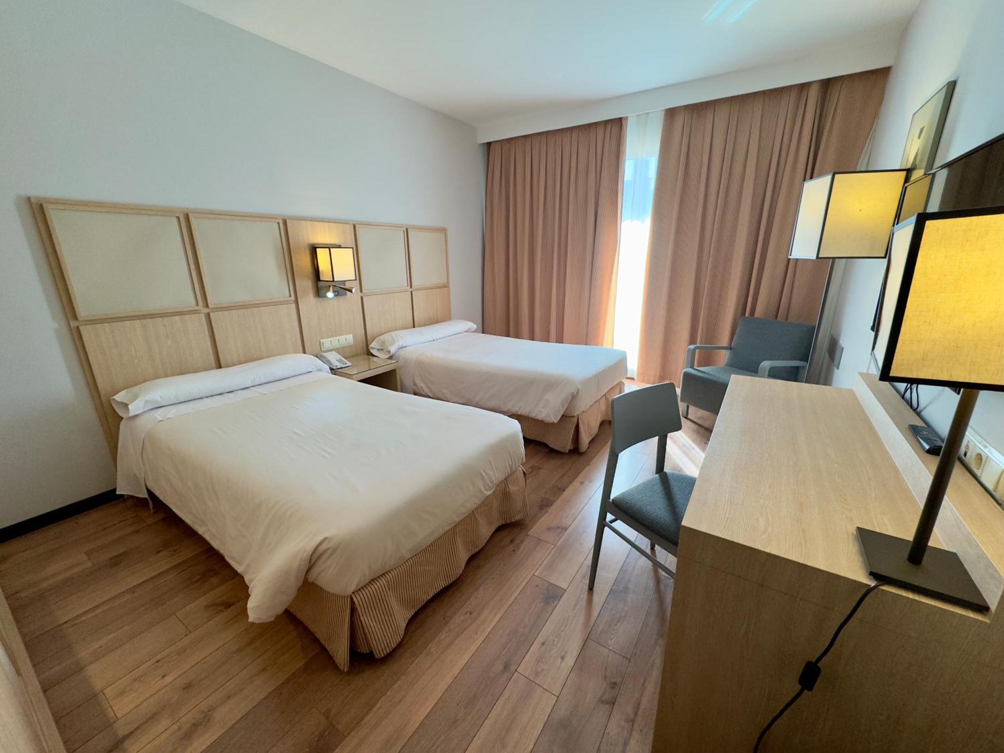Hotel Isla De La Garena Alcalá de Henares Extérieur photo