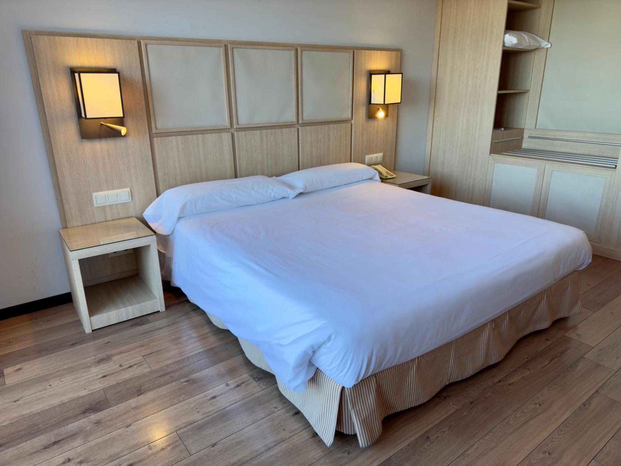 Hotel Isla De La Garena Alcalá de Henares Extérieur photo