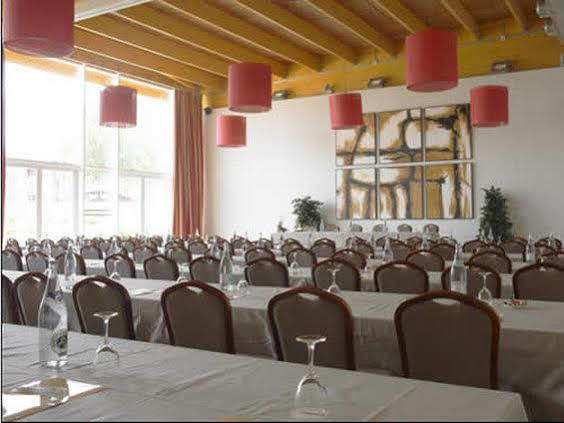 Hotel Isla De La Garena Alcalá de Henares Business photo